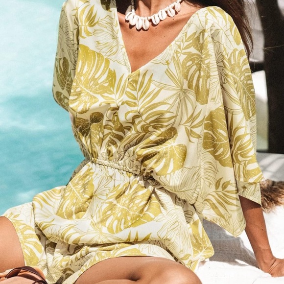 NWT Cupshe Tropical Leaf Print Bell Sleeve Romper - Picture 5 of 15